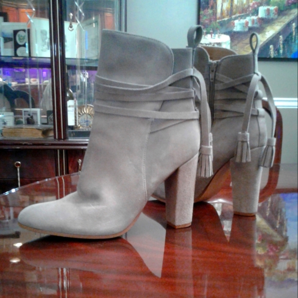 *SALE* Steve Madden Glorria Gray Suede Booties 9
